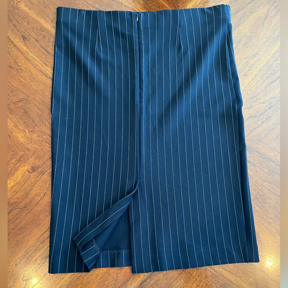 ❌SOLD❌Ann Taylor Pinstripe Pencil Skirt - Picture 4 of 7